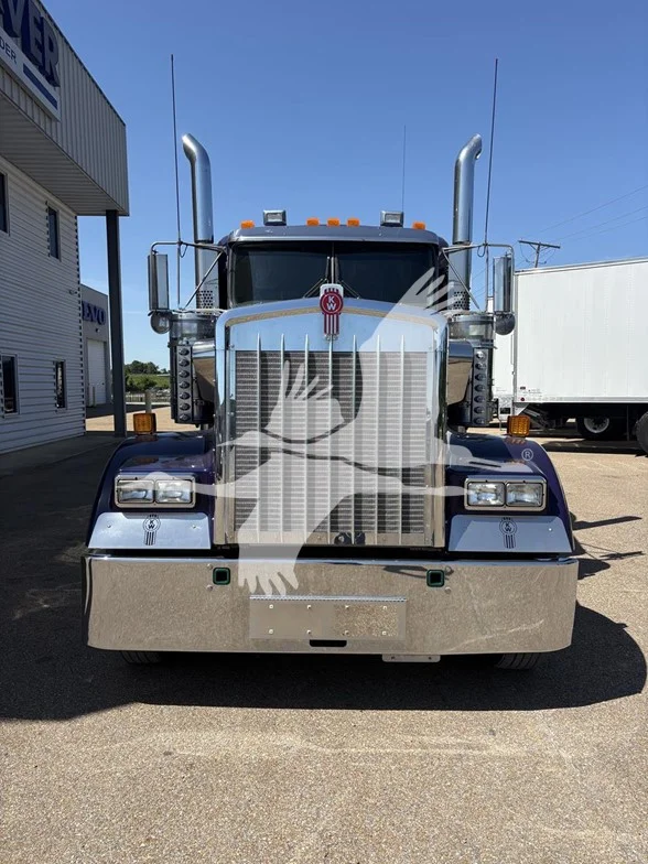 2024 Kenworth W900 in Richland, MS — photo 2