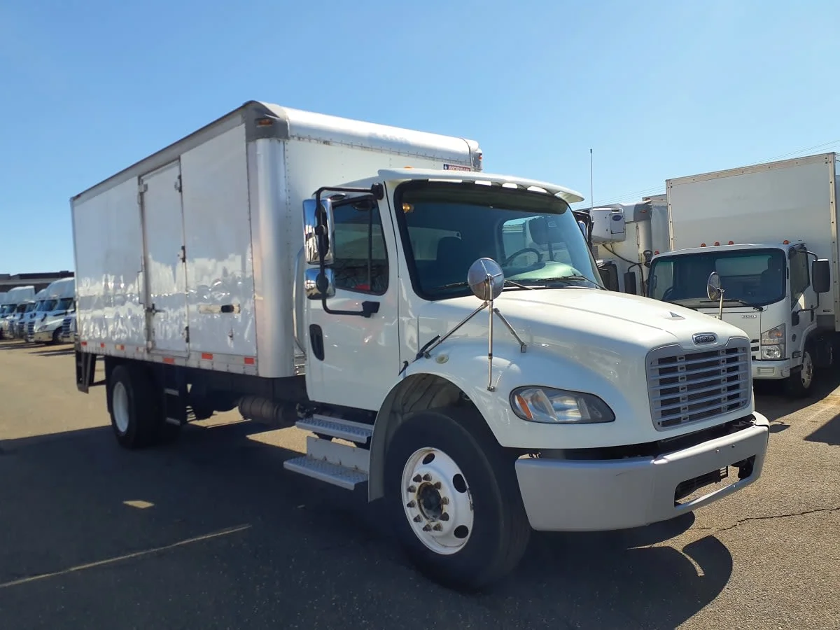 2014 Freightliner M2 106 - image 3