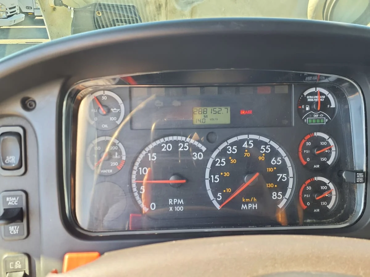 2014 Freightliner M2 106 - image 10