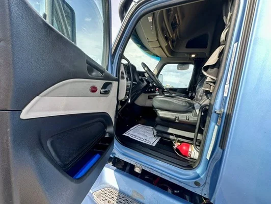 2023 Peterbilt 579 in Springdale, AR — photo 15