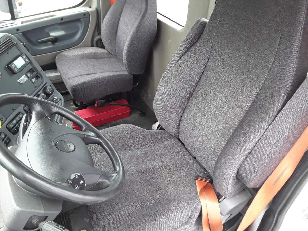 2018 Freightliner Cascadia - image 10