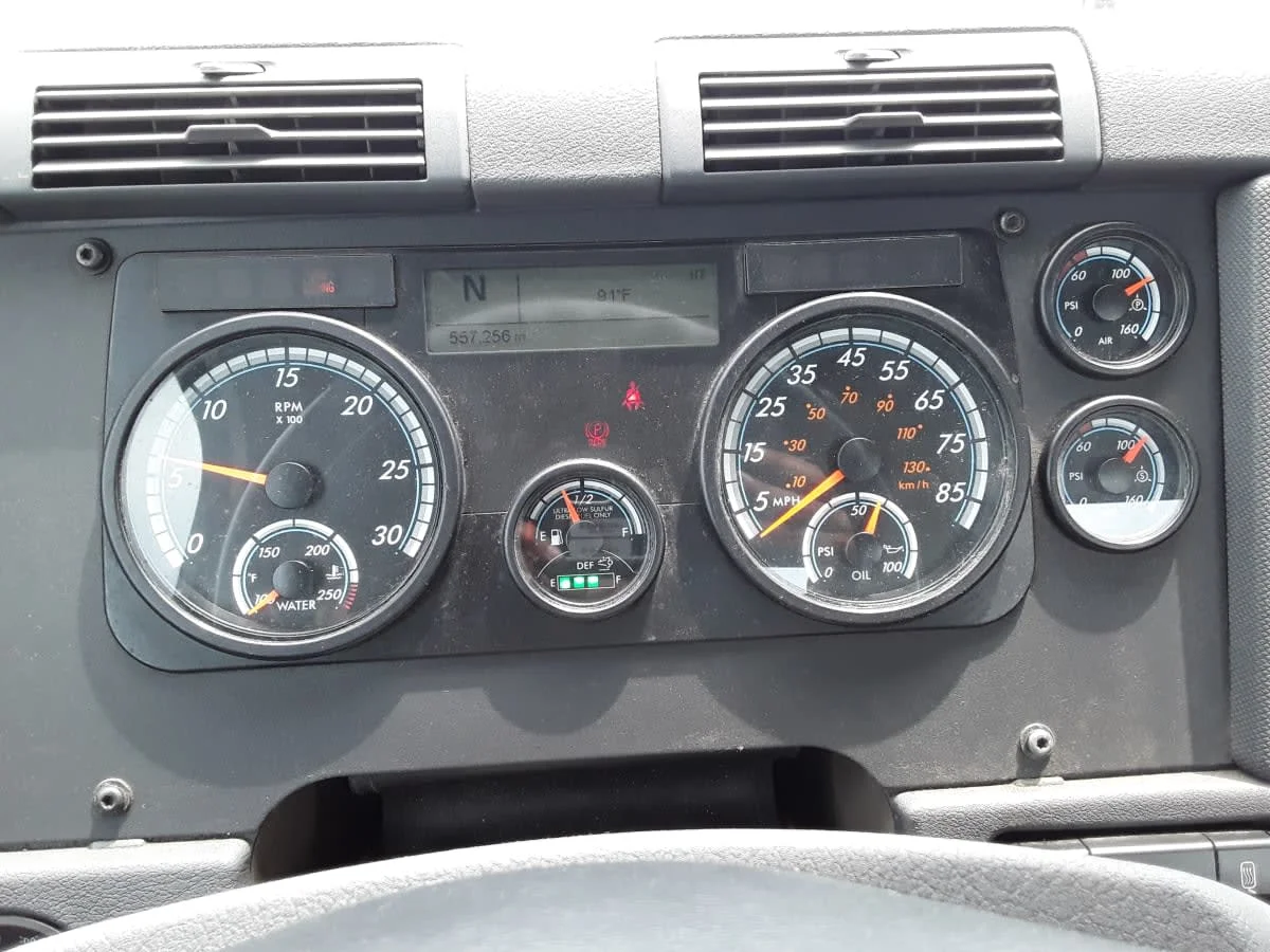 2018 Freightliner Cascadia - image 9