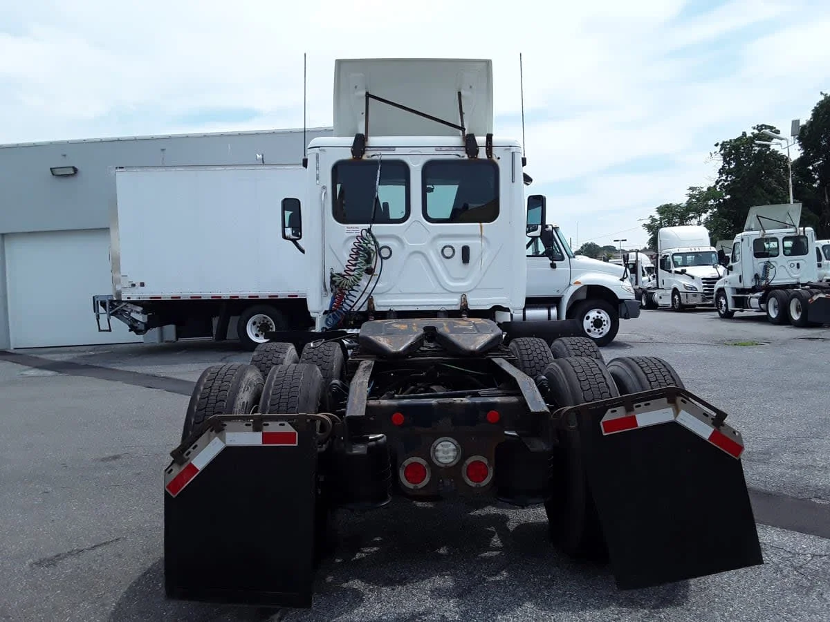 2018 Freightliner Cascadia - image 5