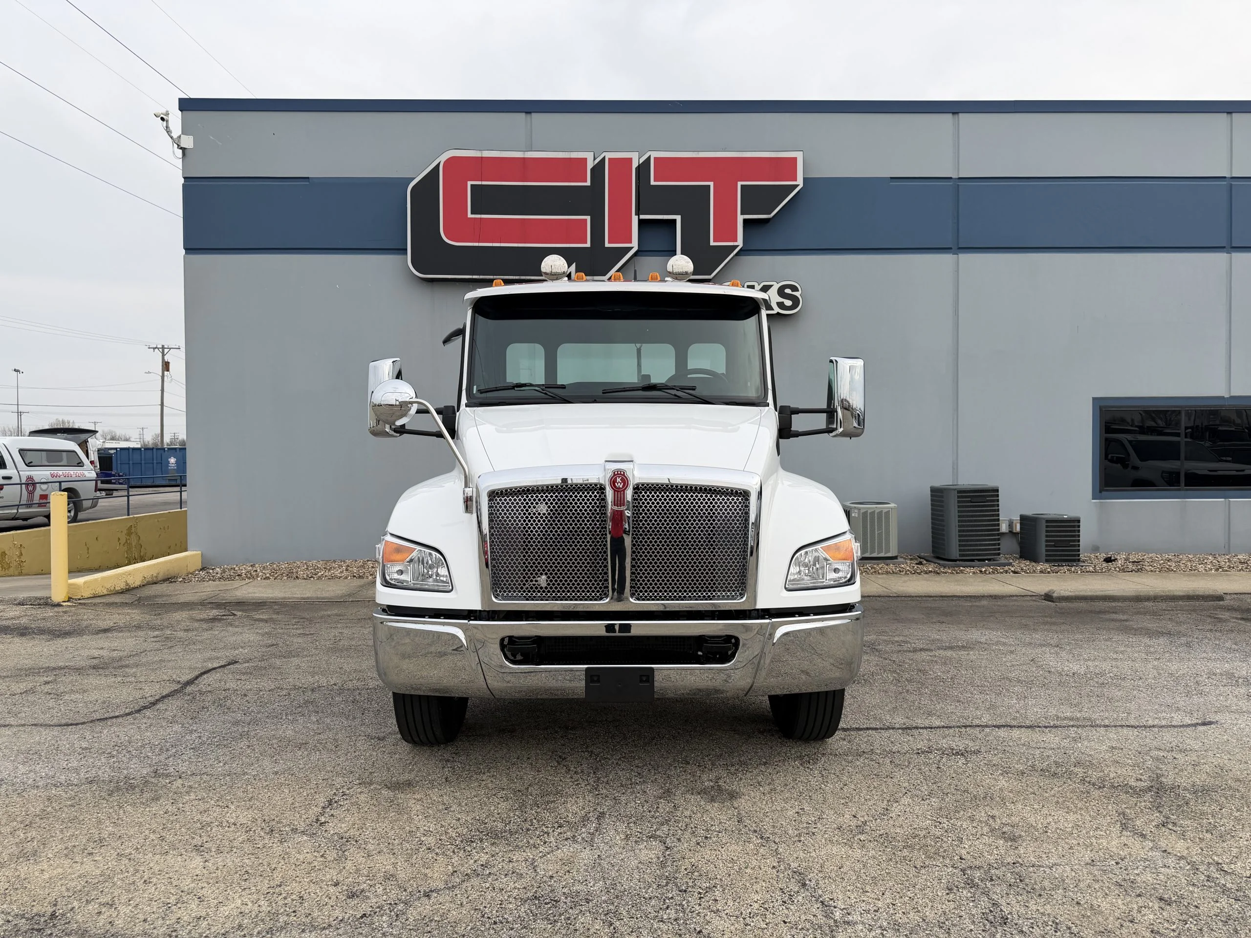 2027 Kenworth T380 - image 2