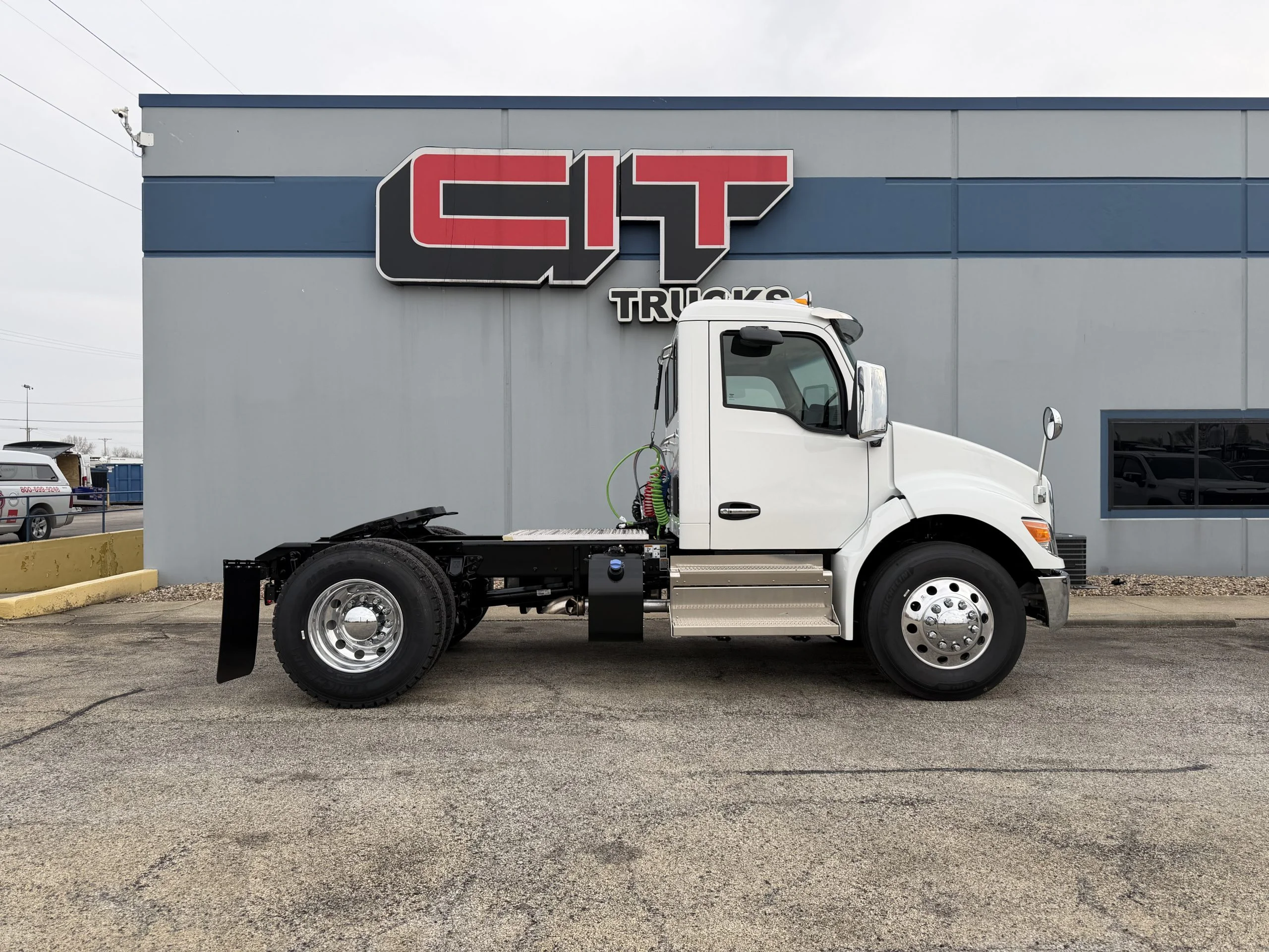 2027 Kenworth T380 in Springfield, IL — photo 4
