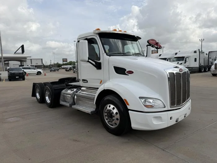 2019 Peterbilt 579 - image 8