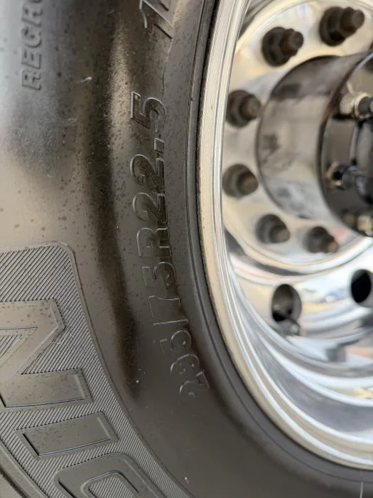 2019 Peterbilt 579 - image 10