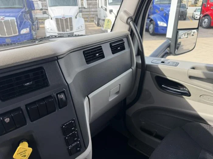 2019 Peterbilt 579 - image 29