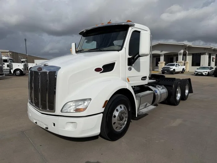 2019 Peterbilt 579 - image 2