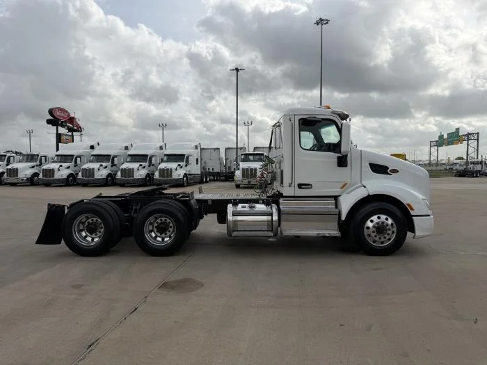 2019 Peterbilt 579 - image 7
