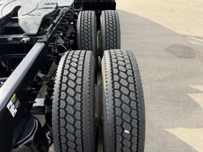 2019 Peterbilt 579 - image 12