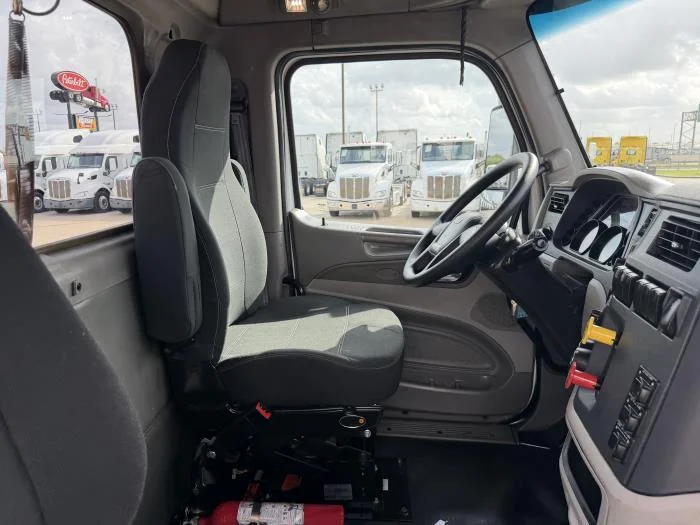 2019 Peterbilt 579 - image 24