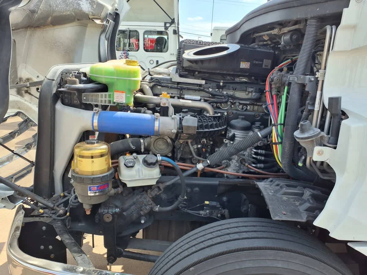 2020 Freightliner Cascadia in Dallas, TX — photo 9