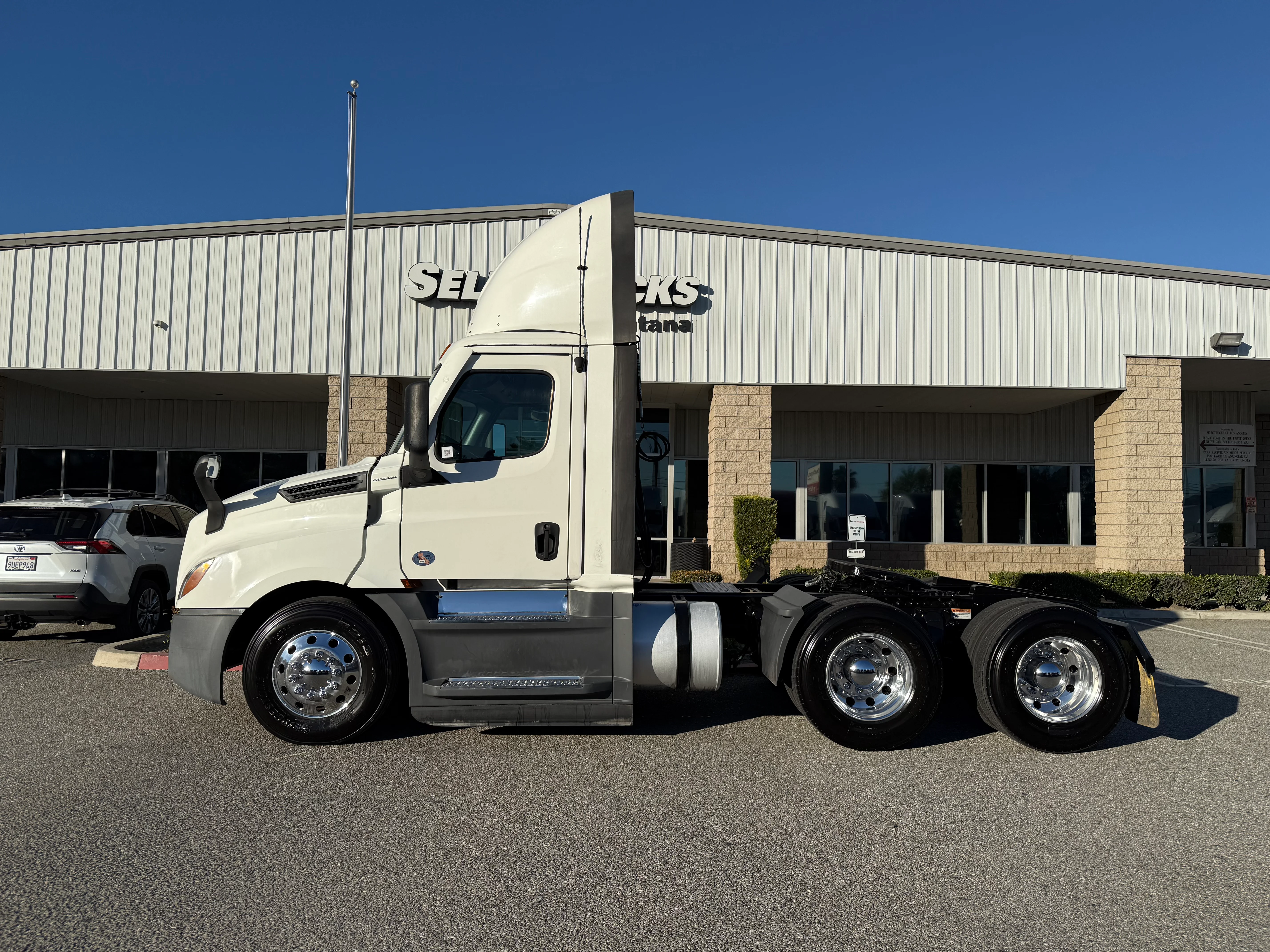 2021 Freightliner Cascadia in Selectrucks Fontana, CA — photo 3