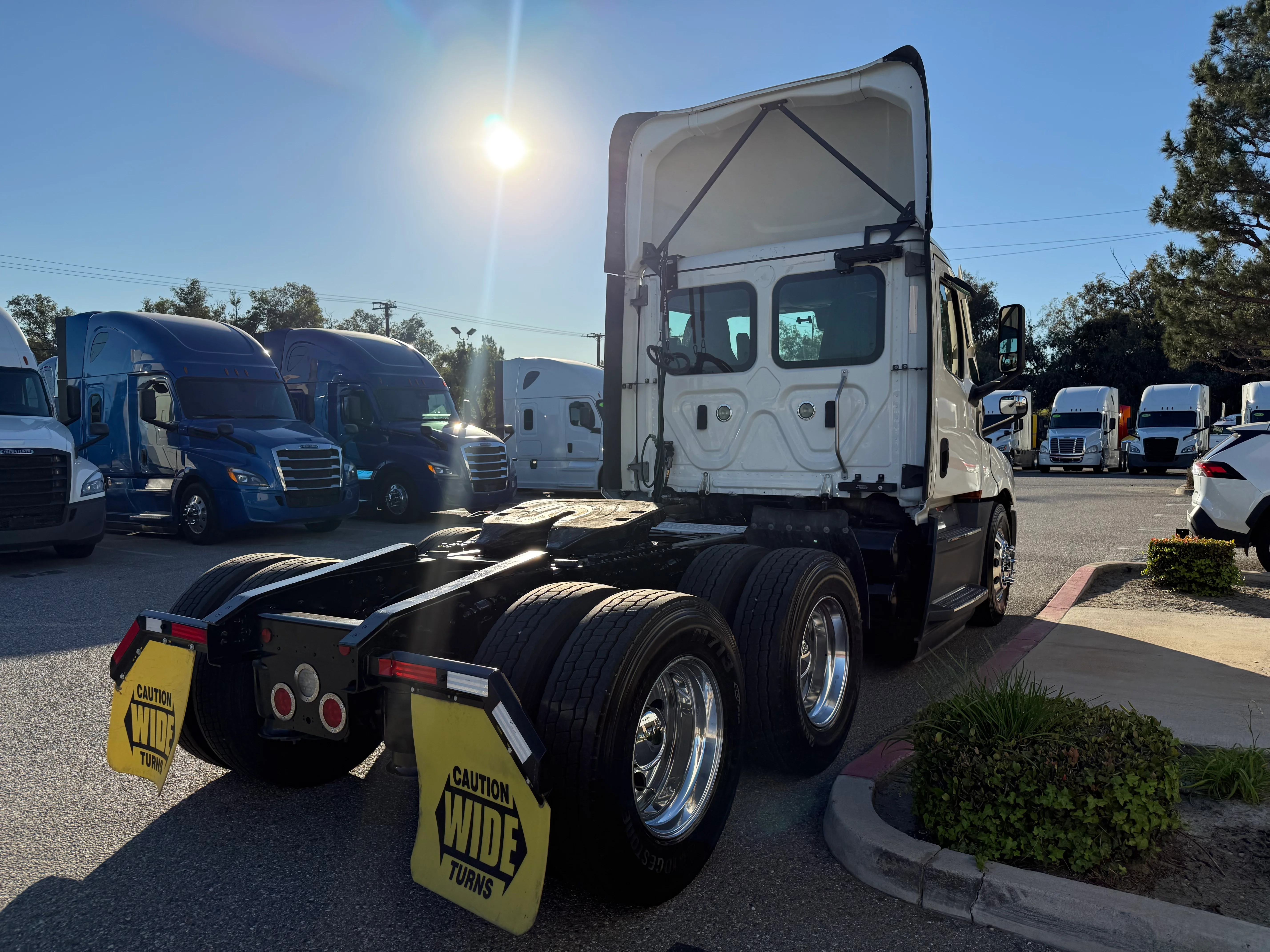 2021 Freightliner Cascadia in Selectrucks Fontana, CA — photo 6