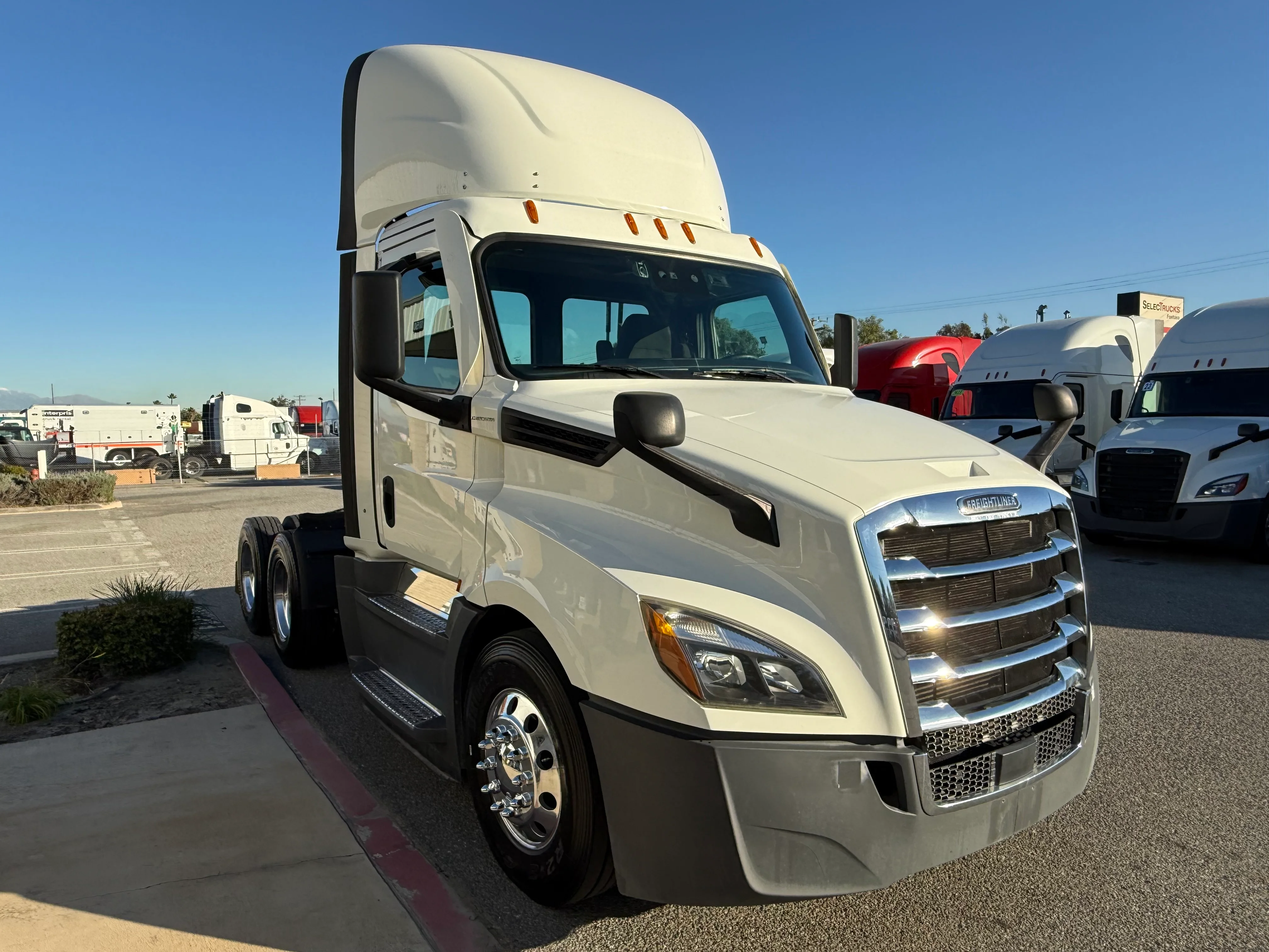 2021 Freightliner Cascadia in Selectrucks Fontana, CA — photo 8