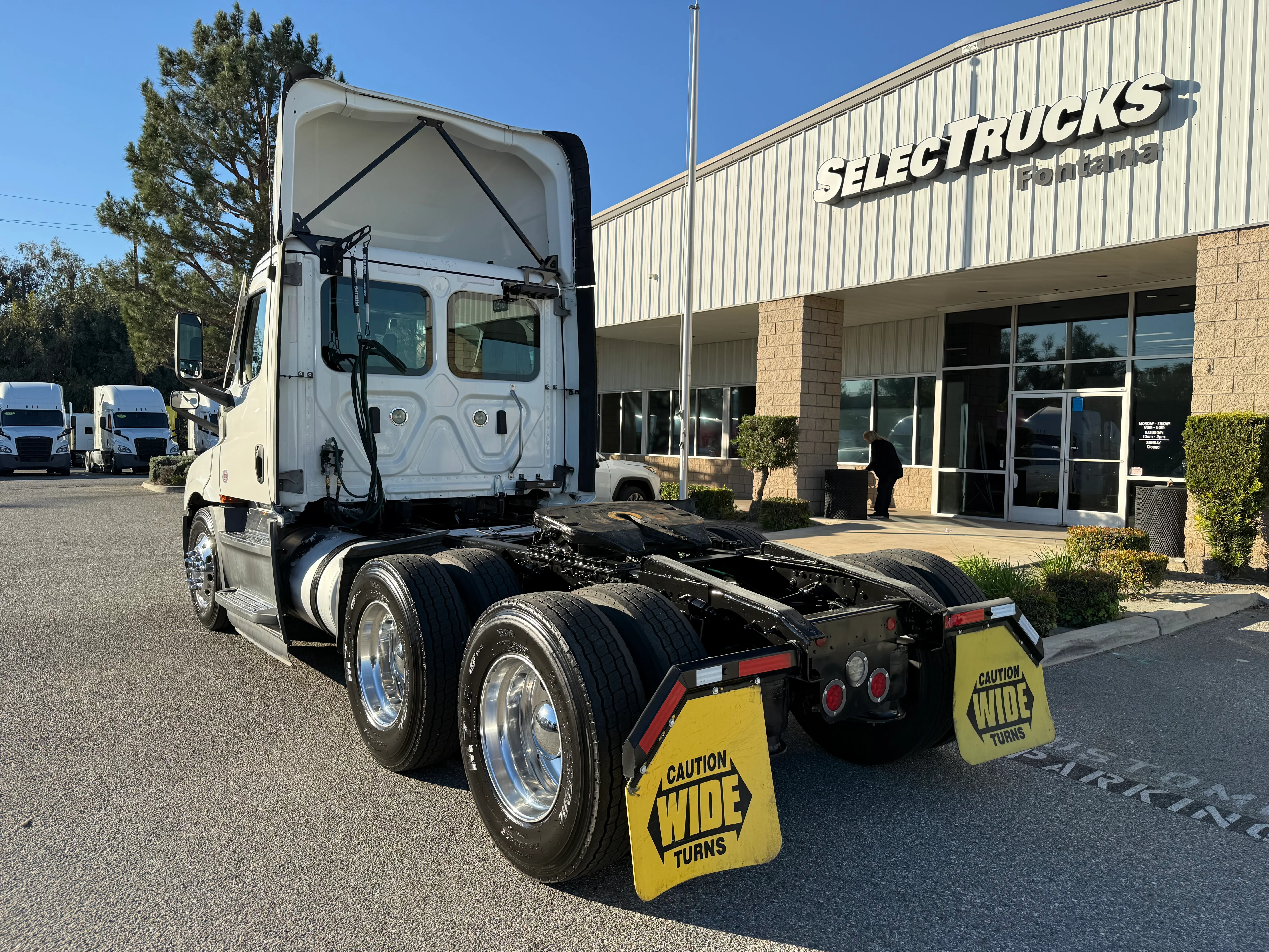 2021 Freightliner Cascadia in Selectrucks Fontana, CA — photo 4