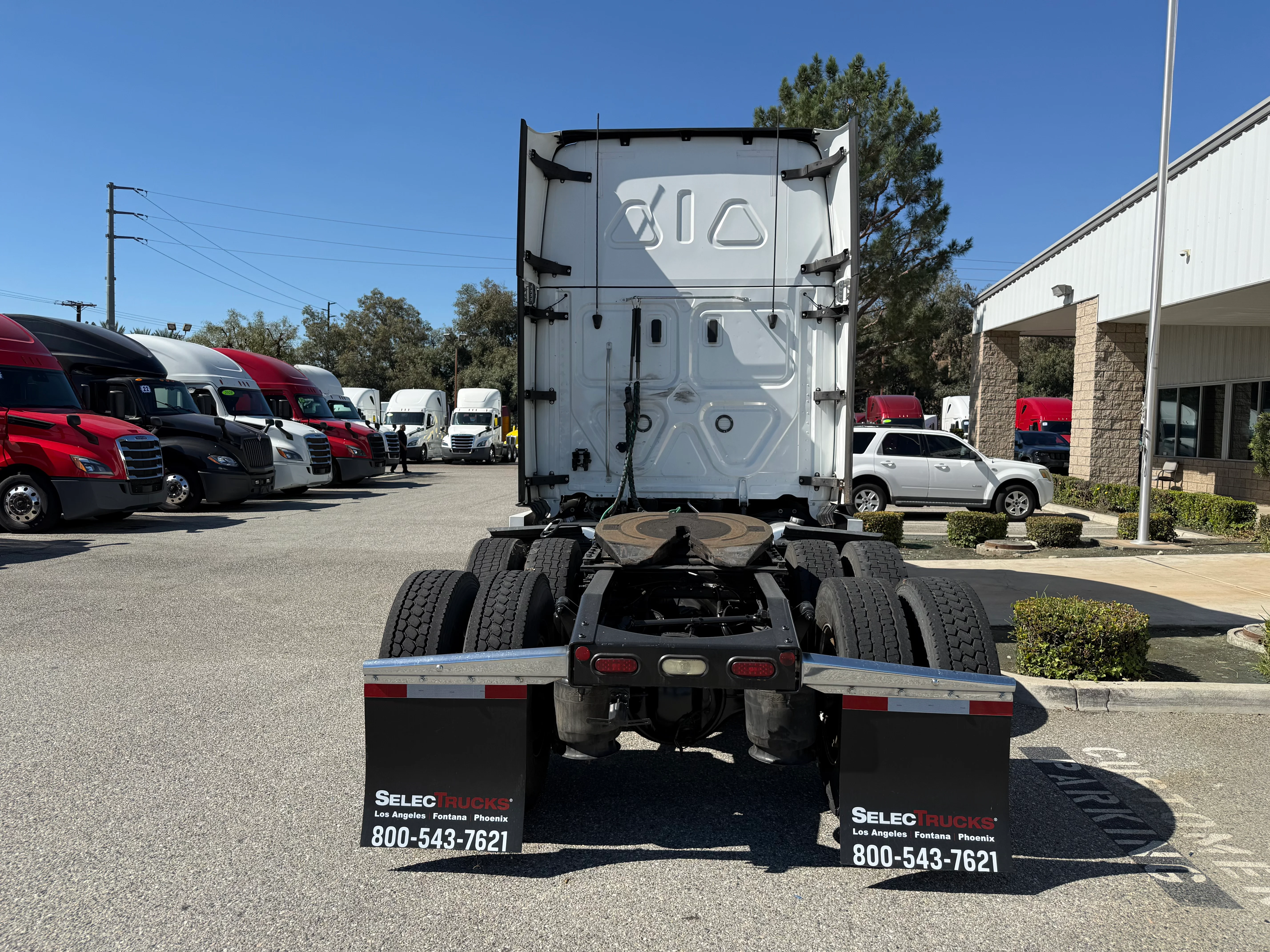 2022 Freightliner Cascadia in Selectrucks Fontana, CA — photo 5