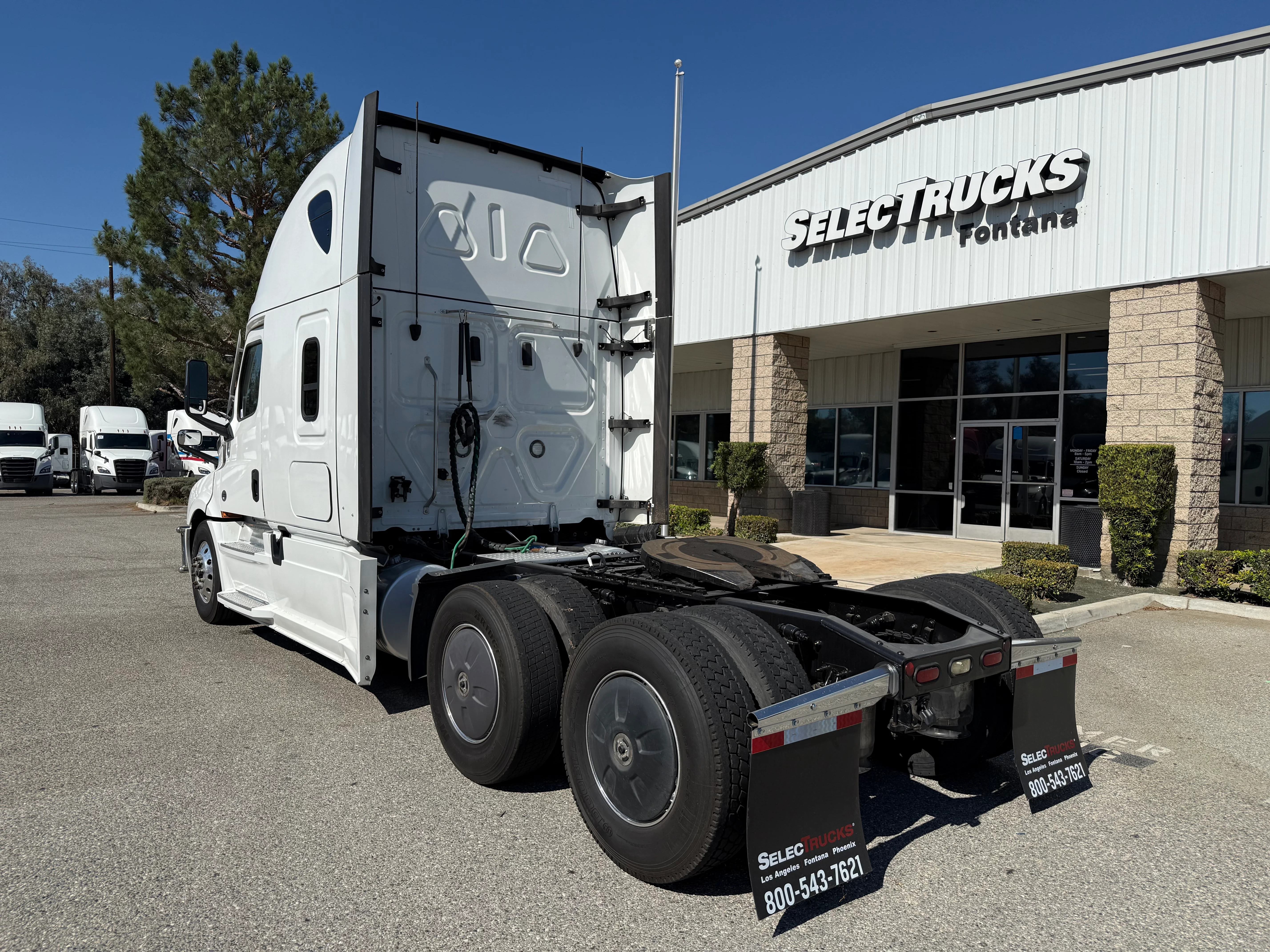 2022 Freightliner Cascadia in Selectrucks Fontana, CA — photo 4