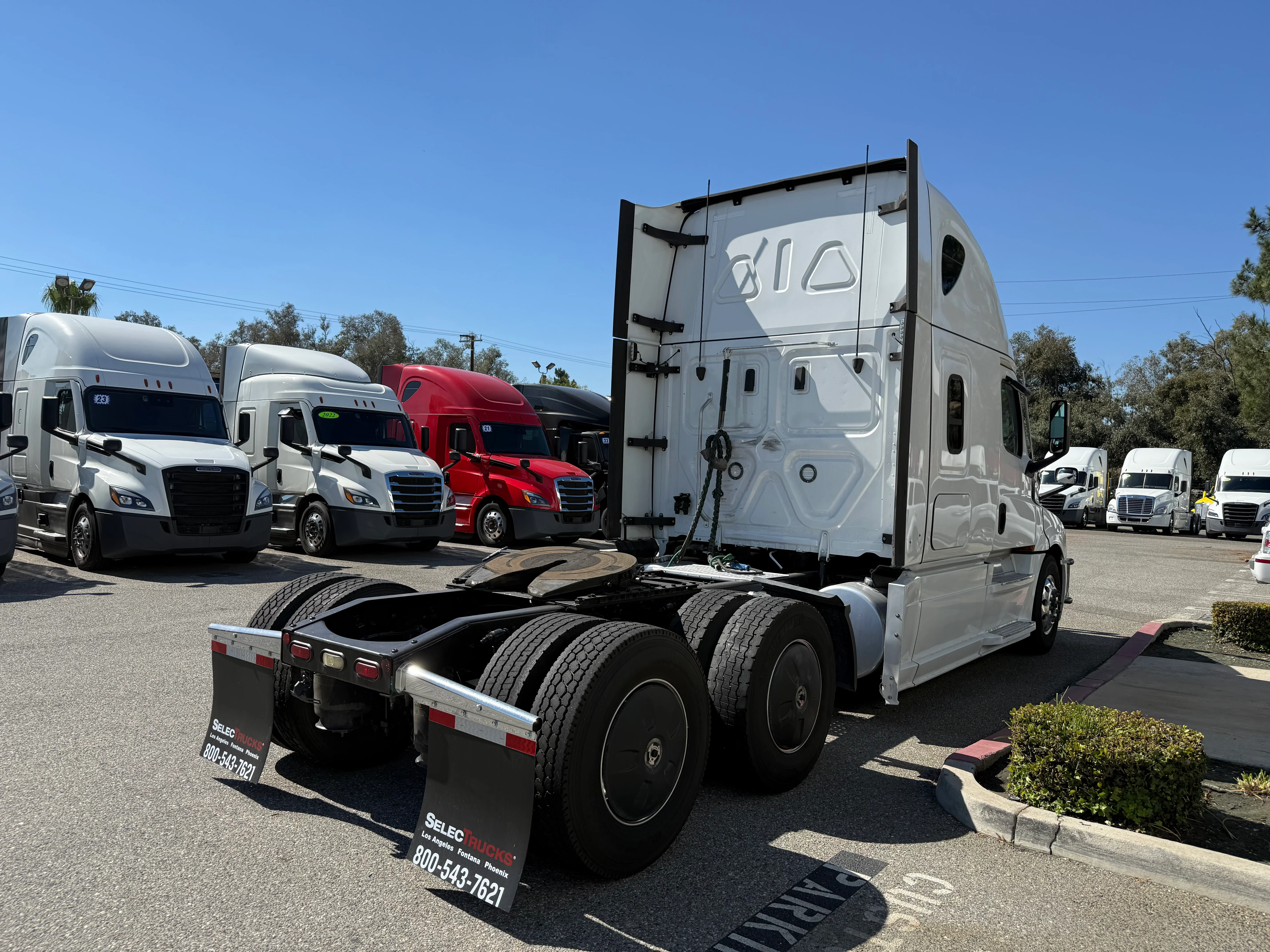 2022 Freightliner Cascadia in Selectrucks Fontana, CA — photo 6