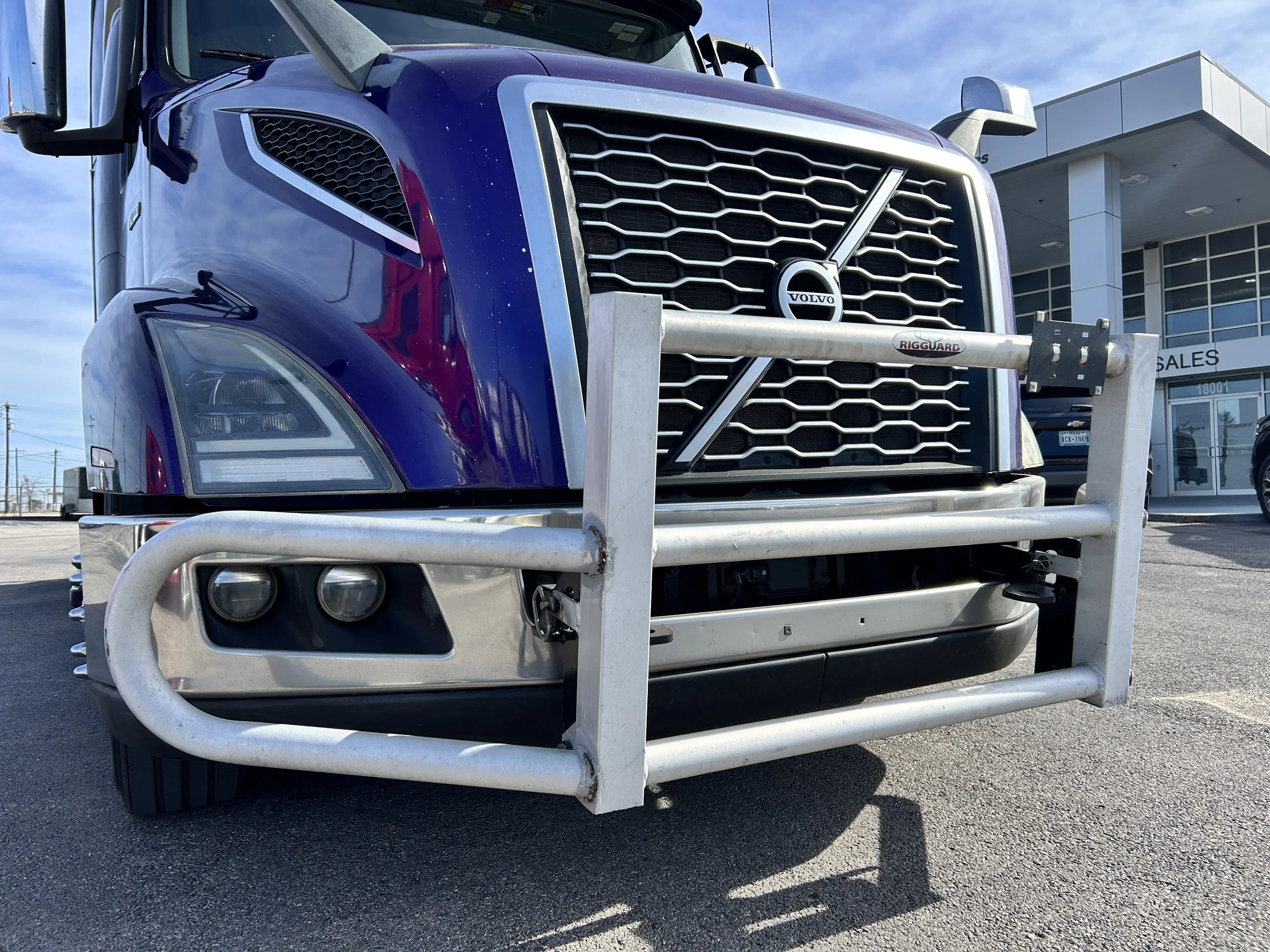 2020 Volvo VNL 860 - image 7