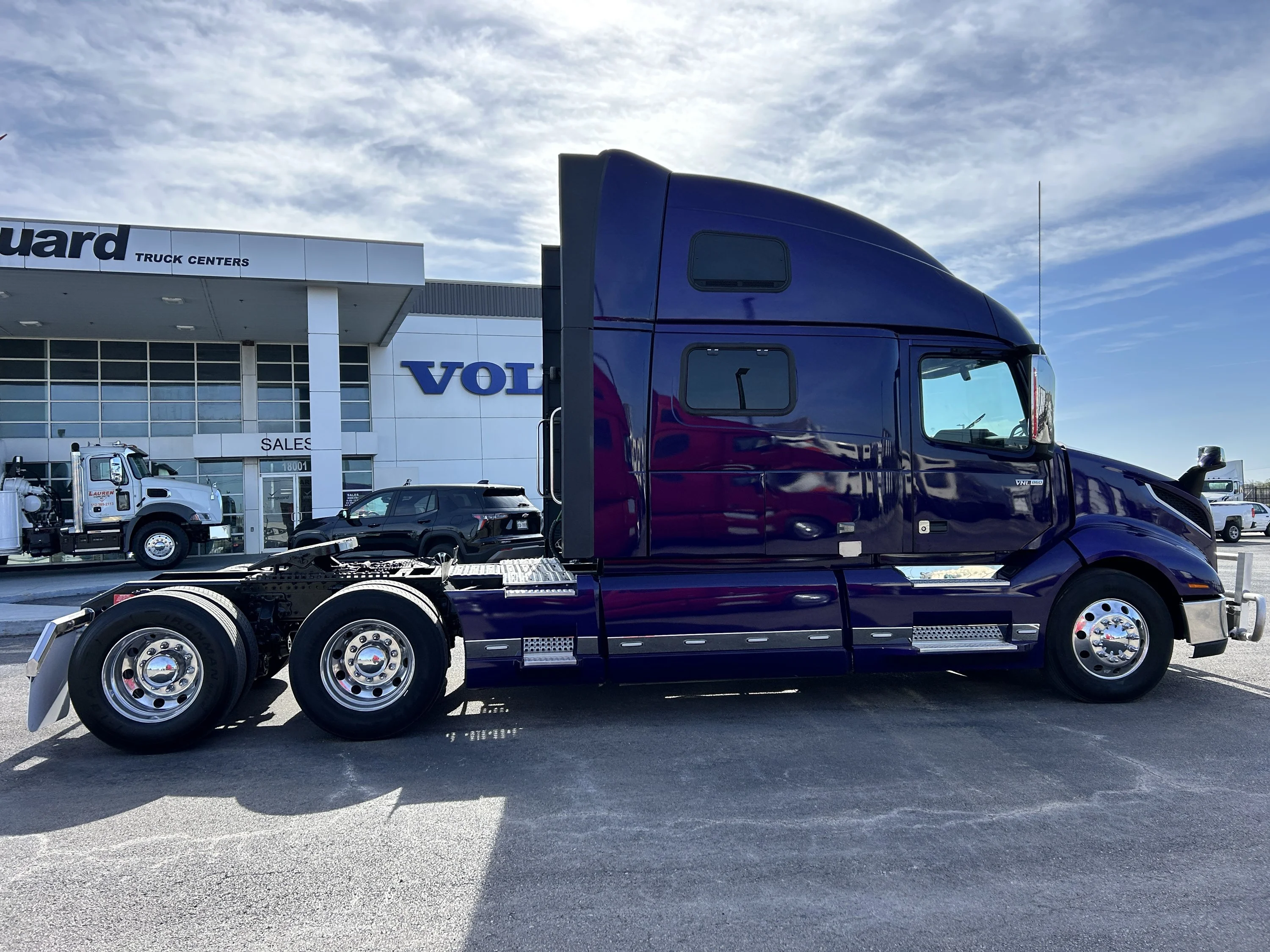 2020 Volvo VNL 860 - image 5