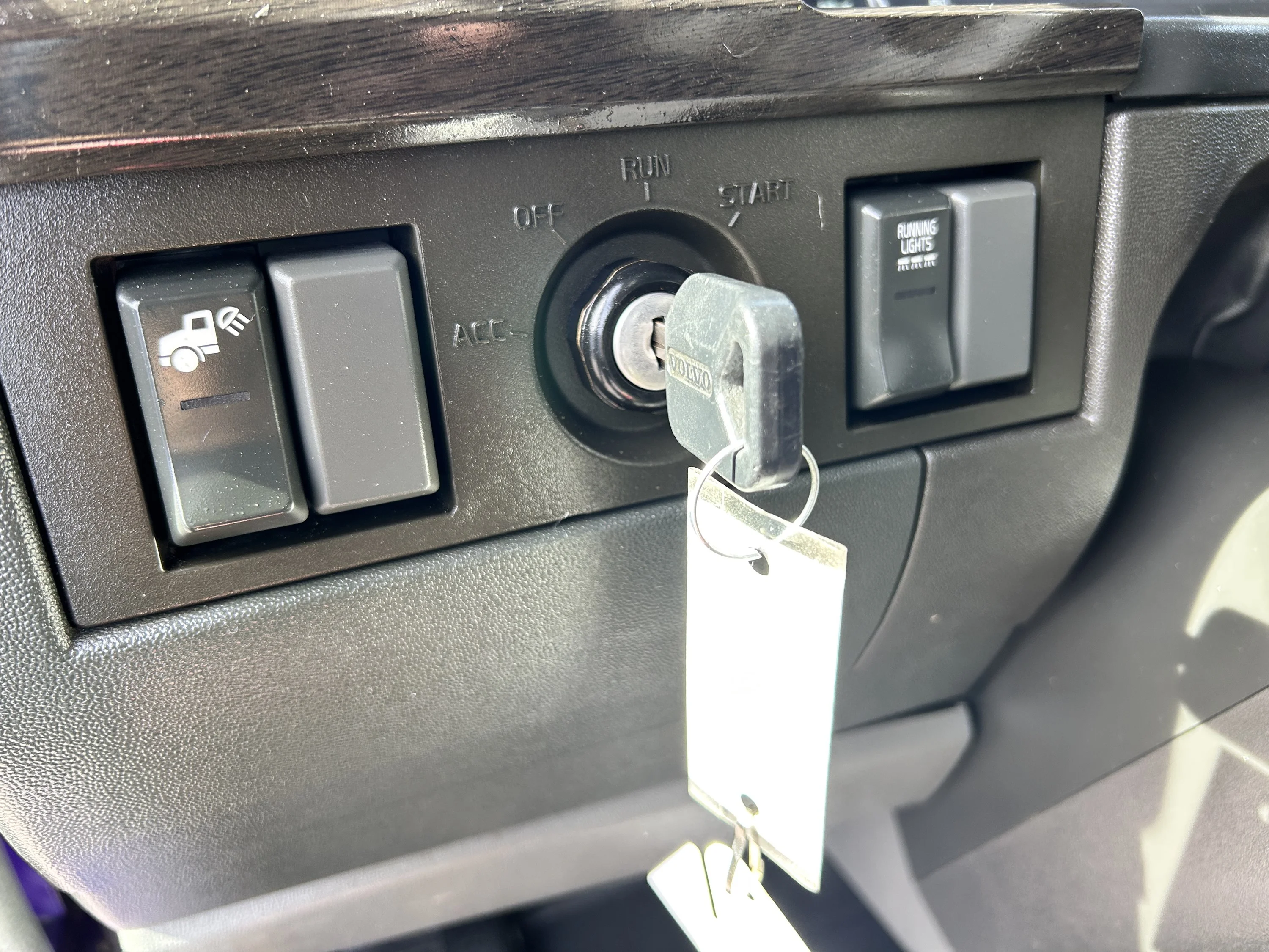 2020 Volvo VNL 860 - image 20