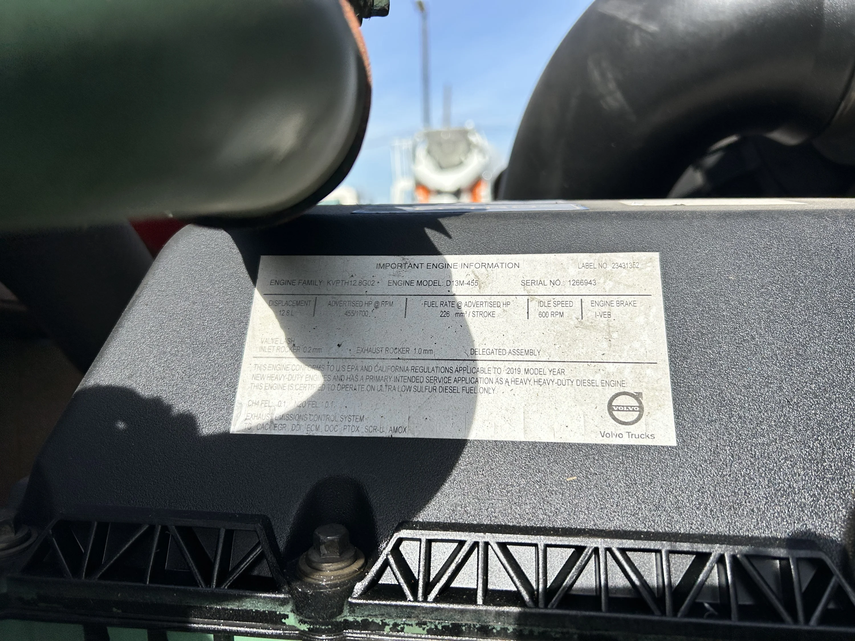 2020 Volvo VNL 860 - image 11