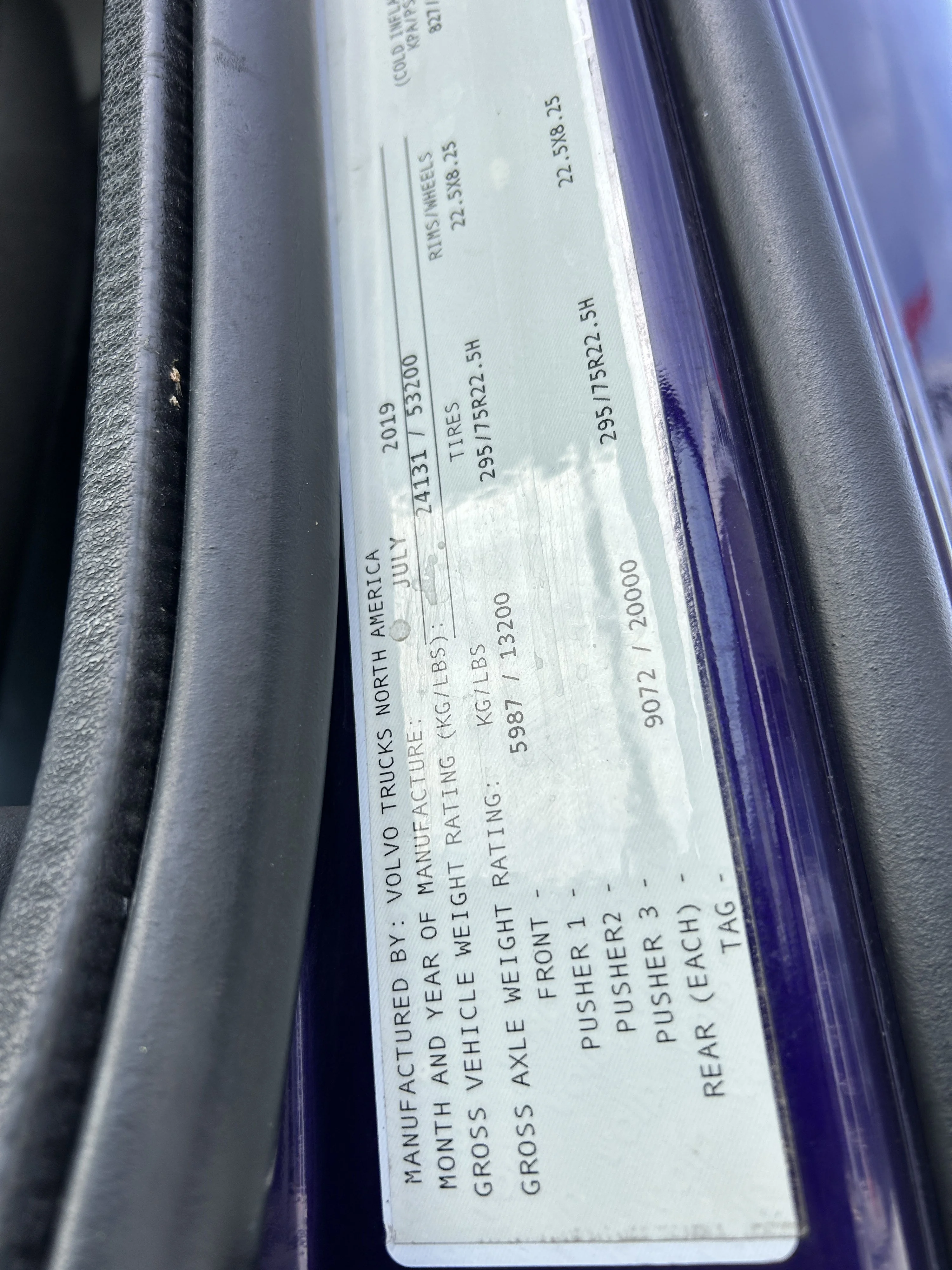 2020 Volvo VNL 860 - image 40