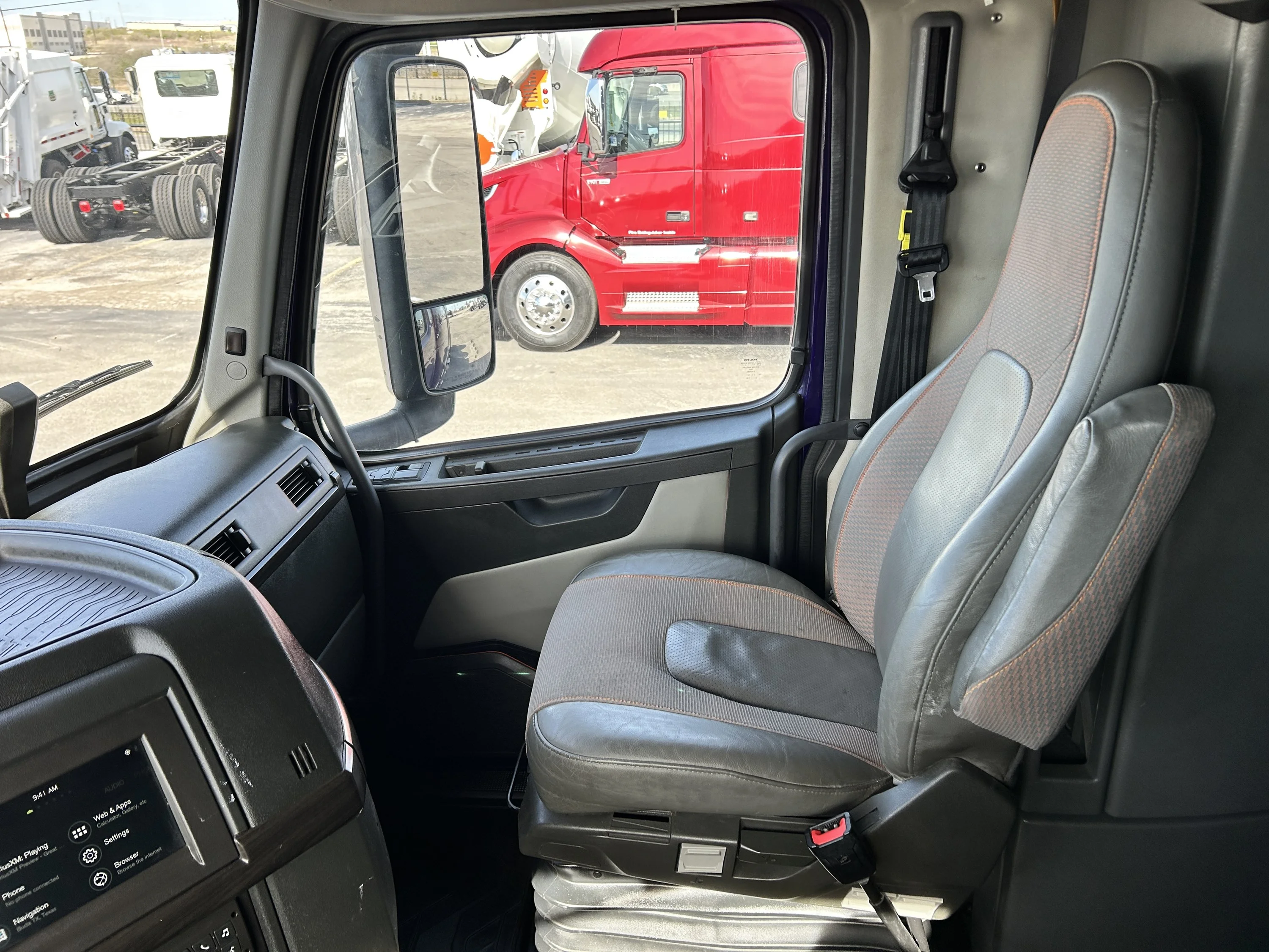 2020 Volvo VNL 860 - image 27