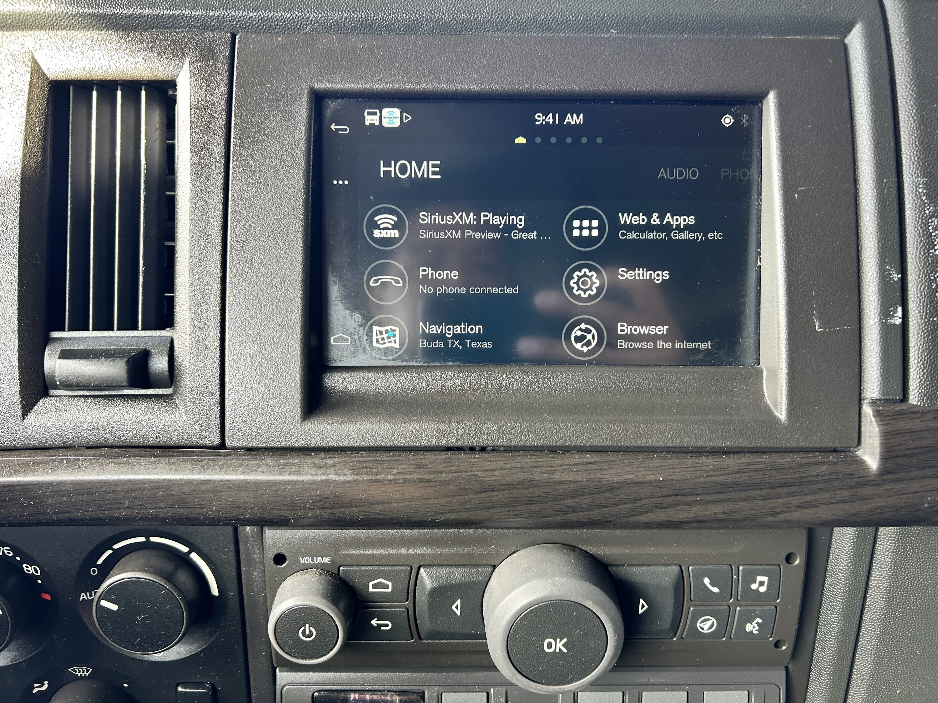 2020 Volvo VNL 860 - image 26