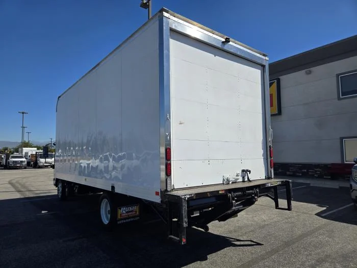 2021 Isuzu NRR - image 11