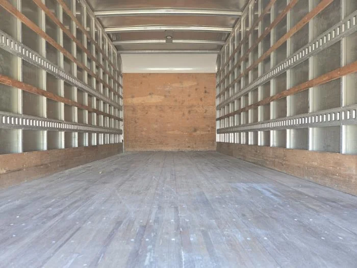 2021 Isuzu NRR - image 12