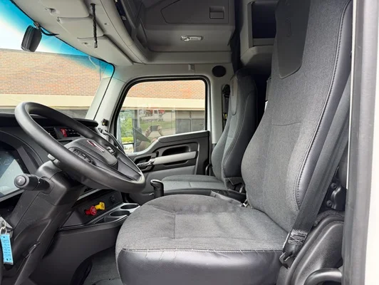 2023 Kenworth T680 in Kansas City, MO — photo 12