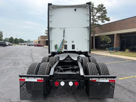 2023 Kenworth T680 in Kansas City, MO — photo 4