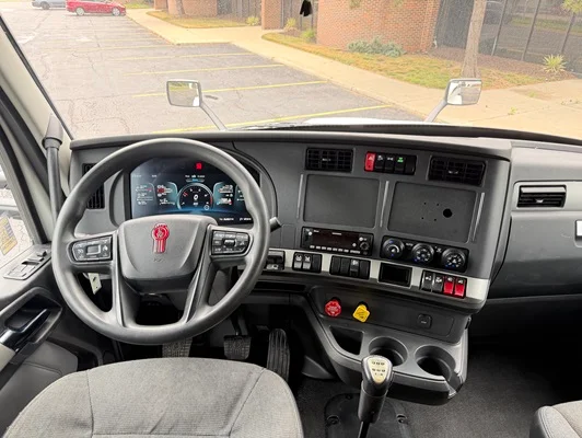 2023 Kenworth T680 in Kansas City, MO — photo 20