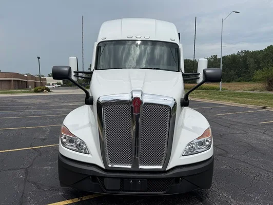 2023 Kenworth T680 in Kansas City, MO — photo 9