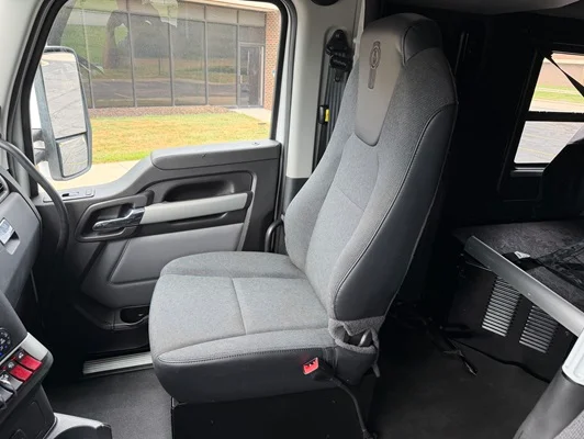 2023 Kenworth T680 in Kansas City, MO — photo 13