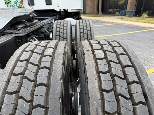 2023 Kenworth T680 in Kansas City, MO — photo 6