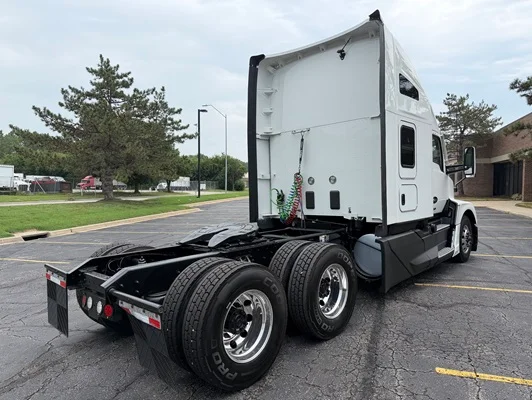 2023 Kenworth T680 in Kansas City, MO — photo 7