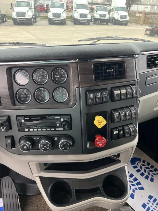 2026 Peterbilt 579 - image 14
