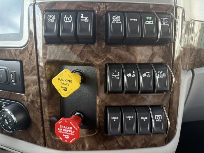 2026 Peterbilt 589 - image 40