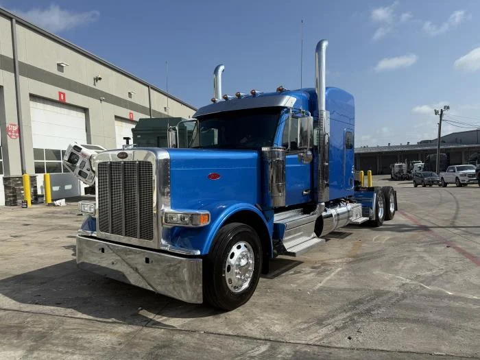 2026 Peterbilt 589 - image 2