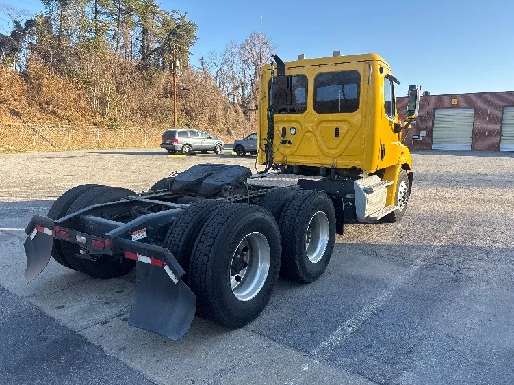 2019 Freightliner Cascadia in Martinsville, VA — photo 7