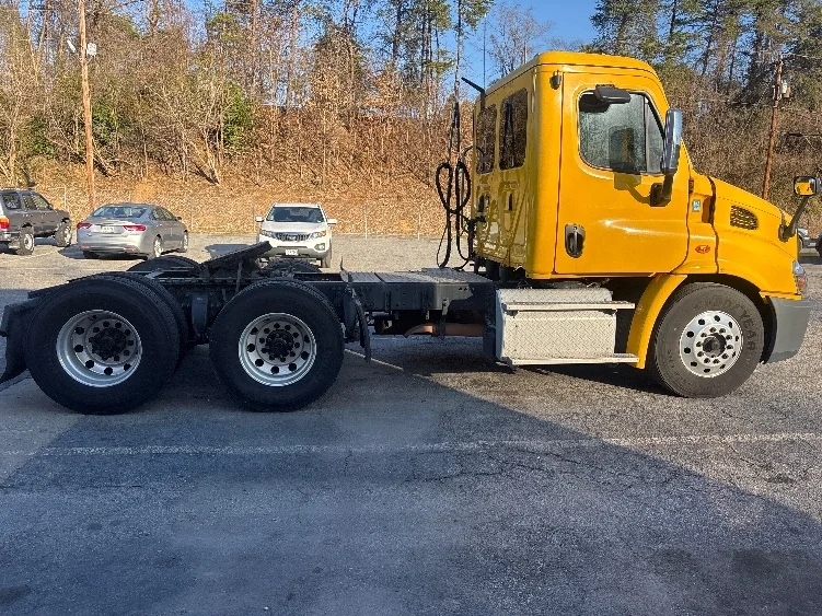 2019 Freightliner Cascadia in Martinsville, VA — photo 8