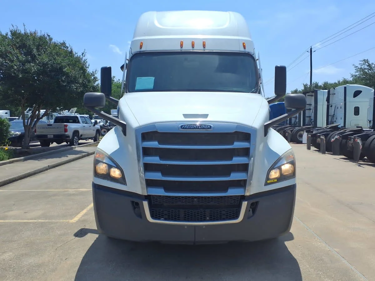 2020 Freightliner Cascadia in Houston, TX — photo 2
