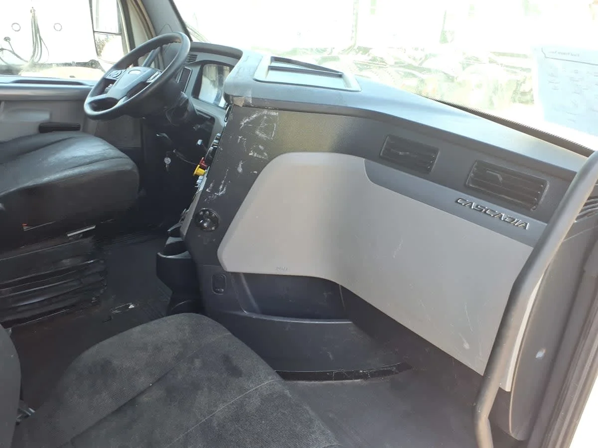 2020 Freightliner Cascadia in Houston, TX — photo 11