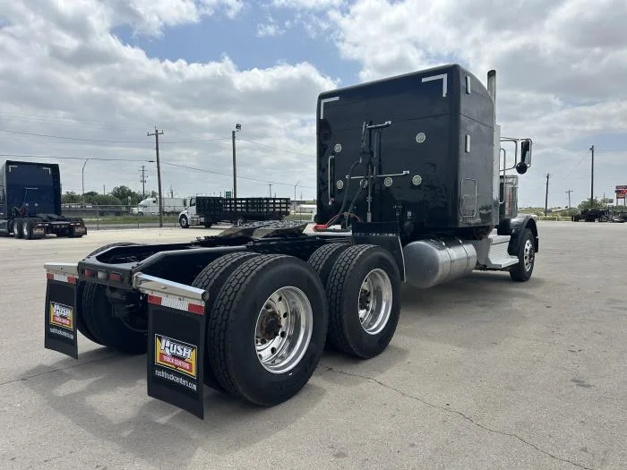 2020 Peterbilt 389 — photo 8