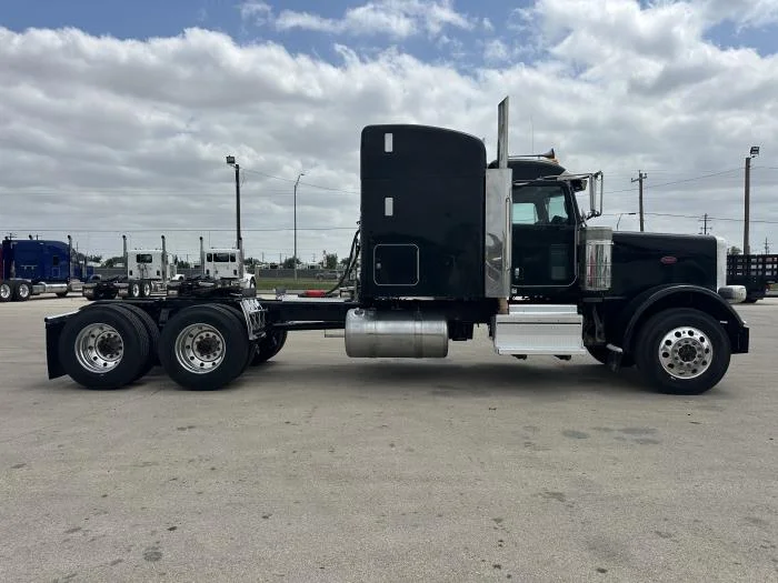 2020 Peterbilt 389 — photo 9