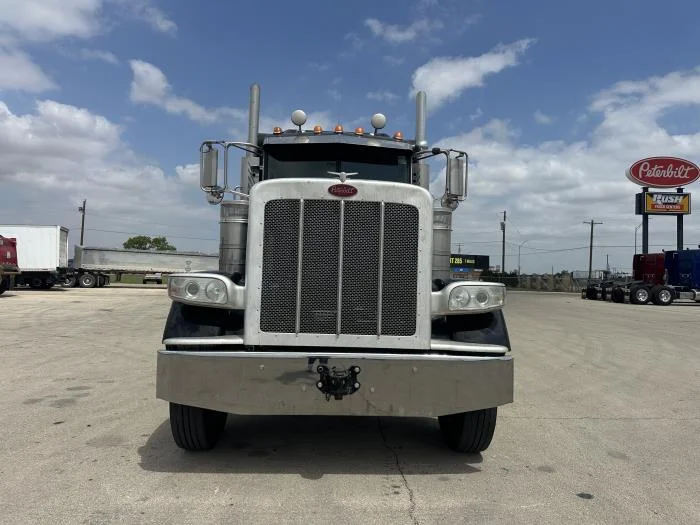 2020 Peterbilt 389 — photo 3